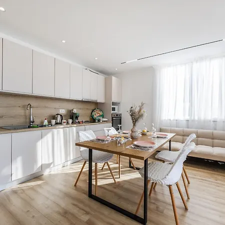 Appartamento Vollga Big Terrace Penthouse Durrës